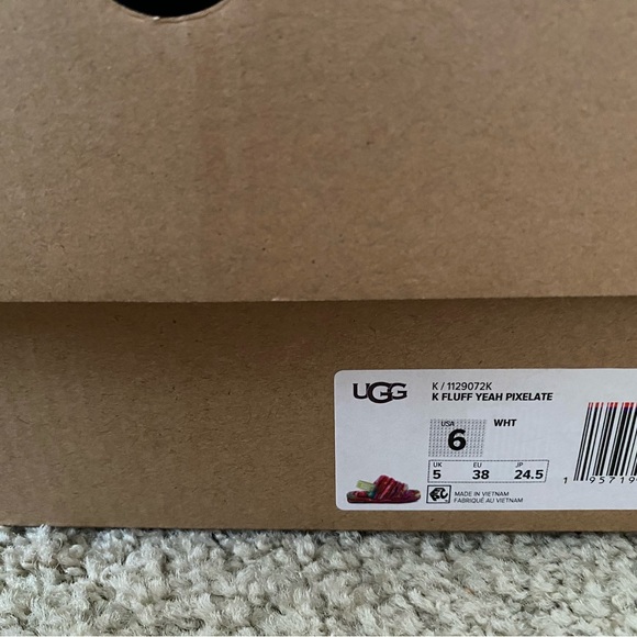 Ugg slides - Picture 3 of 5